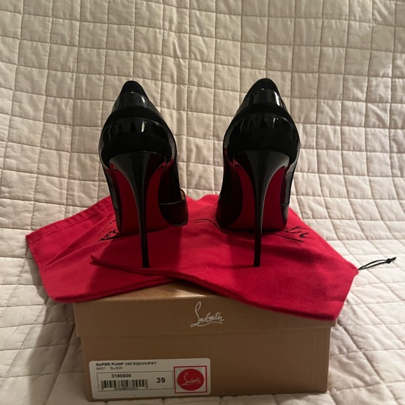 NEVER WORN Christian Louboutin Super Pump with dust covers and box. - Picture 6 of 7